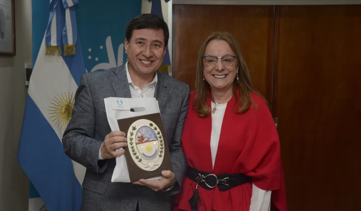 Ministerio de Desarrollo de la Nación: Daniel Arroyo llega a Santa Cruz para firmar convenios con Alicia