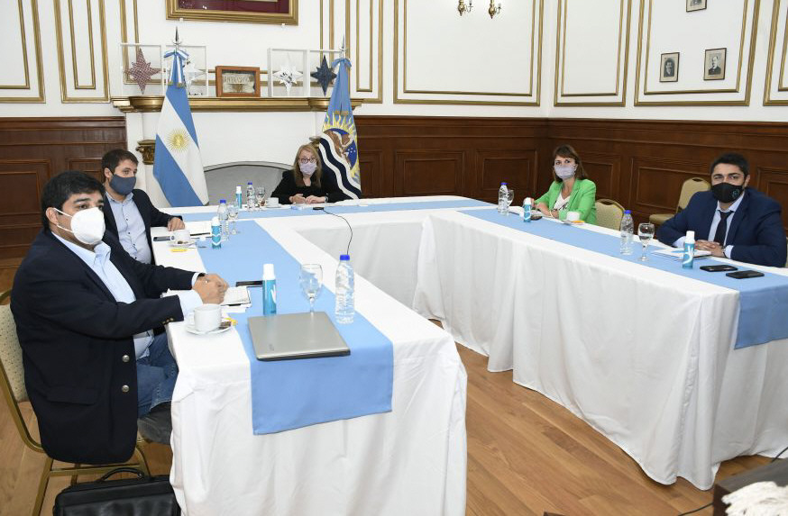 Reforzar fronteras y aislamiento para quienes vuelvan del extranjero Reforzar fronteras y aislamiento para quienes vuelvan del extranjero