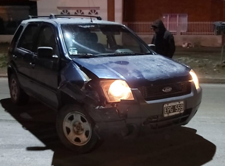 Dejó su camioneta en marcha, se la robaron y la chocaron Dejó su camioneta en marcha, se la robaron y la chocaron
