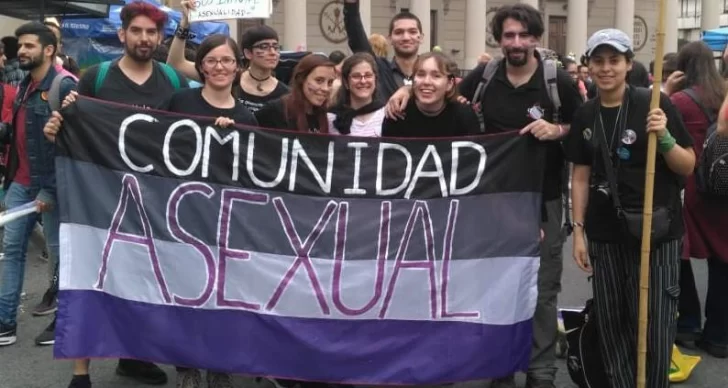 Uno de cada diez adolescentes LGBTIQ+ se identifica como asexual