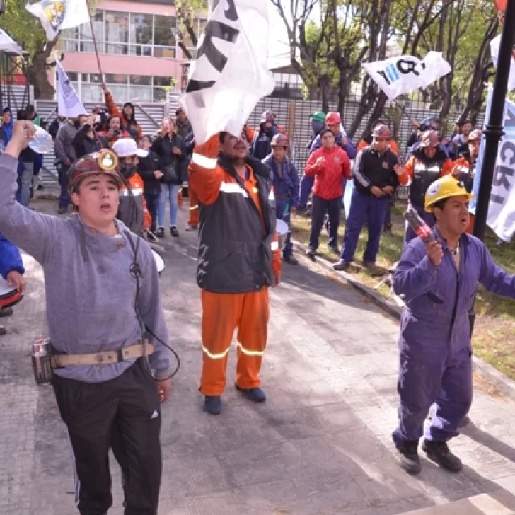 Trabajadores de YCRT se manifestaron en Río Gallegos