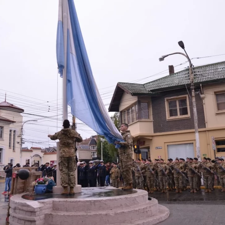 Se llevó a cabo el décimo tercer izamiento dominical del año Se llevó a cabo el décimo tercer izamiento dominical del año
