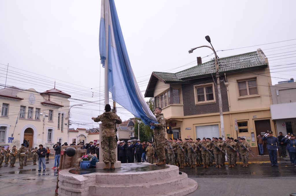 Se llevó a cabo el décimo tercer izamiento dominical del año Se llevó a cabo el décimo tercer izamiento dominical del año