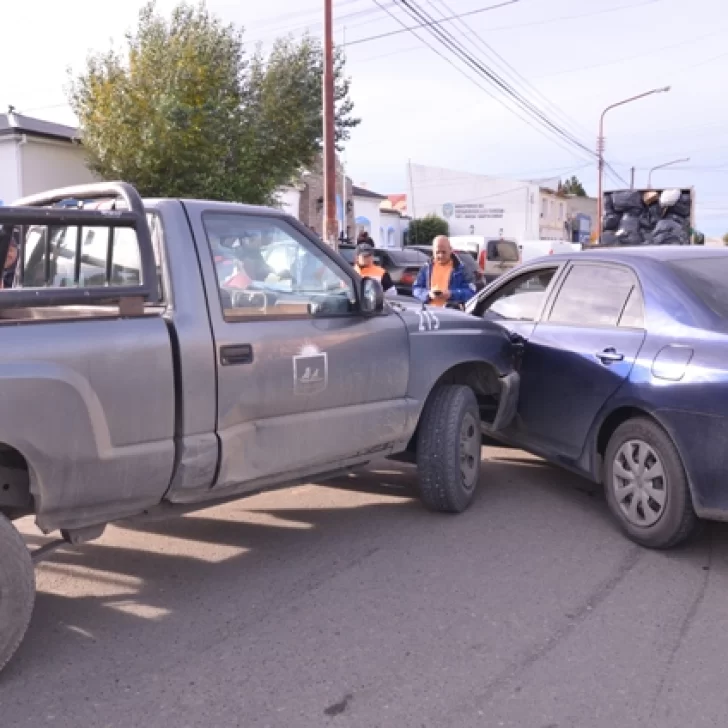 Caos vehicular por una colisión en calle Don Bosco