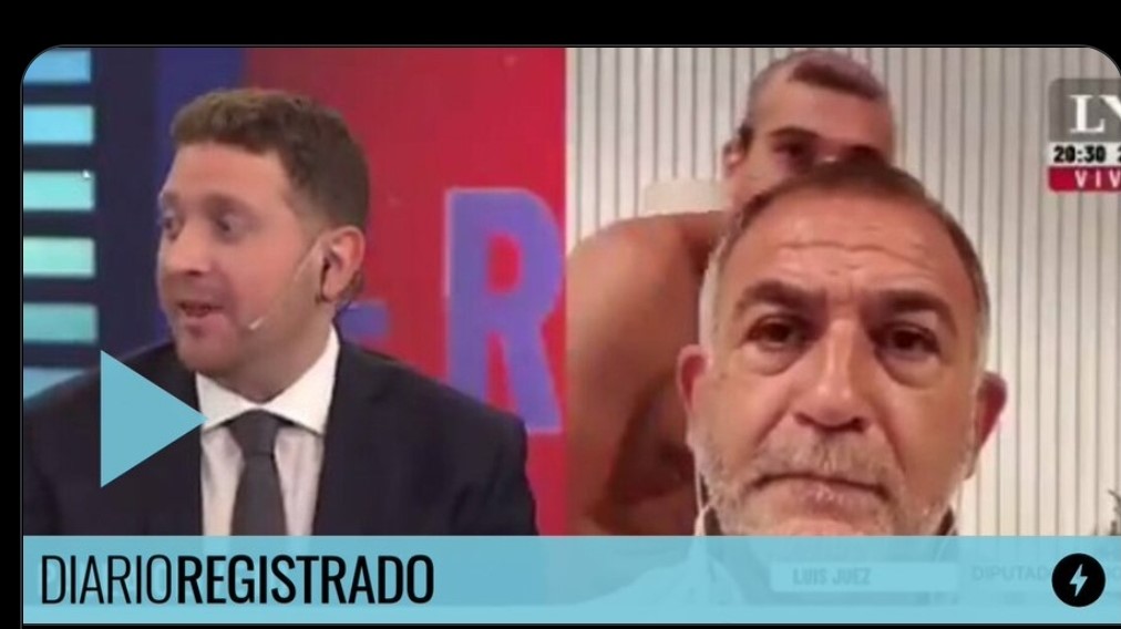 El blooper de Luis Juez: pasó un hombre desnudo mientras daba una entrevista por Zoom