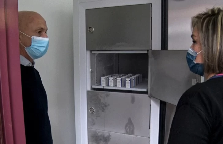Donaron un ultra freezer para almacenamiento de vacunas al Hospital Zonal Caleta Olivia