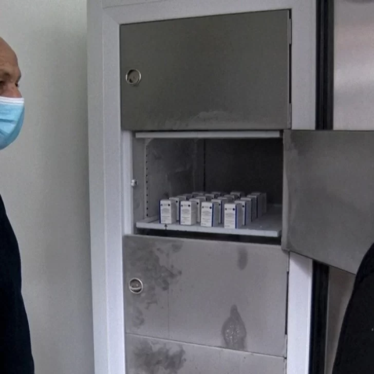 Donaron un ultra freezer para almacenamiento de vacunas al Hospital Zonal Caleta Olivia