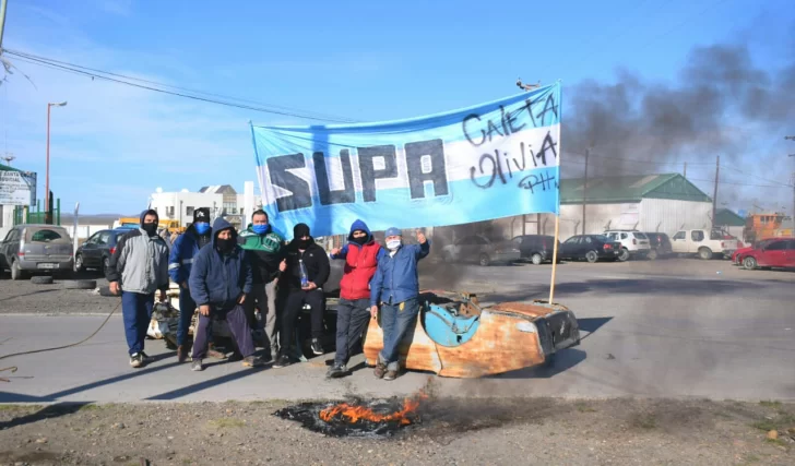 Estibadores de Caleta Paula reclaman por incumplimiento salarial