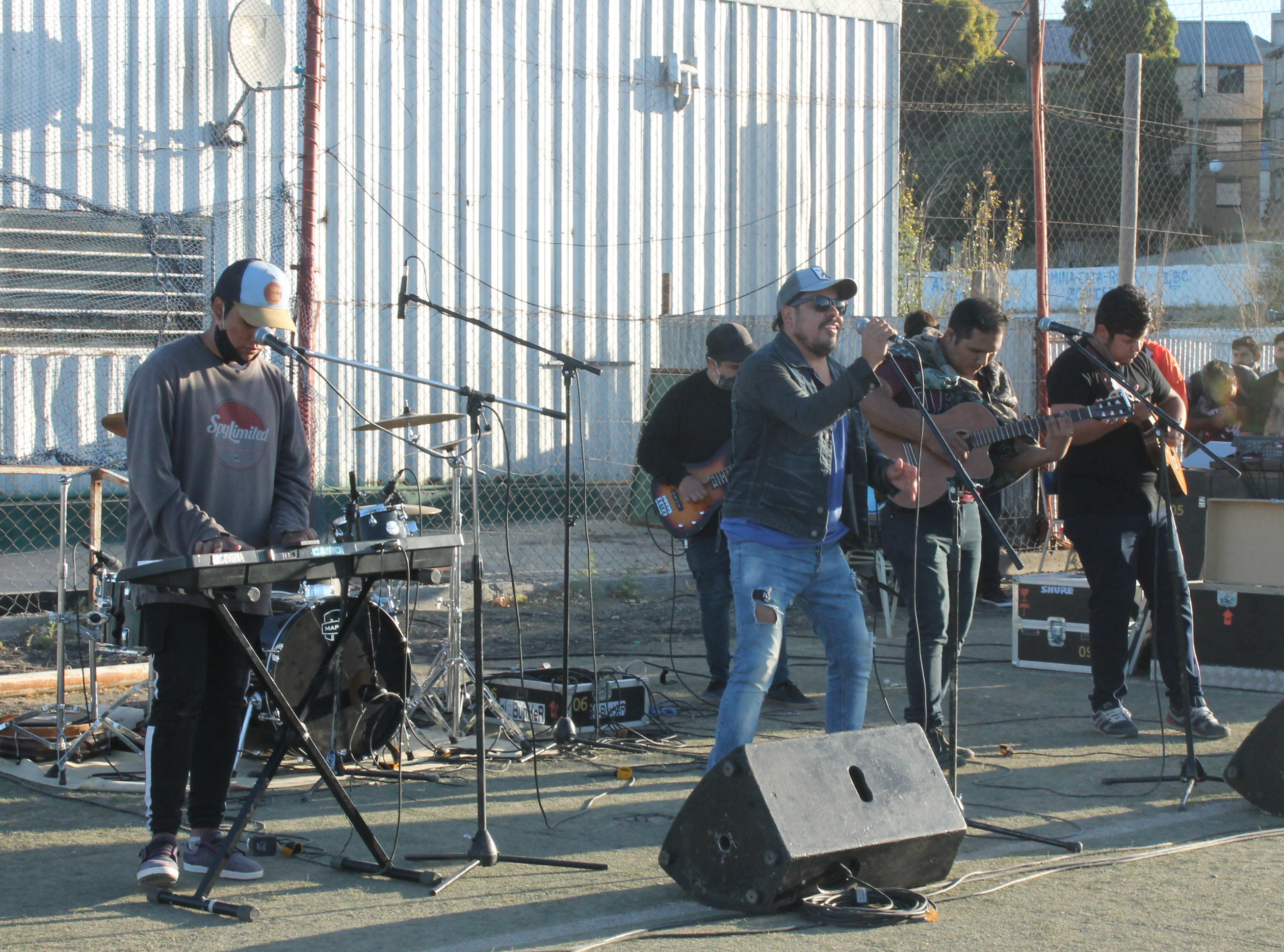 Artistas brindaron un show a beneficio de dos merenderos de Caleta Olivia