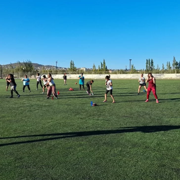 Nuevas actividades para niños y adultos mayores al aire libre en Caleta Olivia