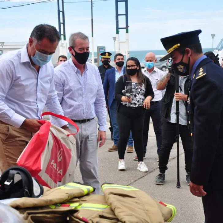 PAE donó equipamiento a cuarteles de Bomberos de la zona norte de Santa Cruz