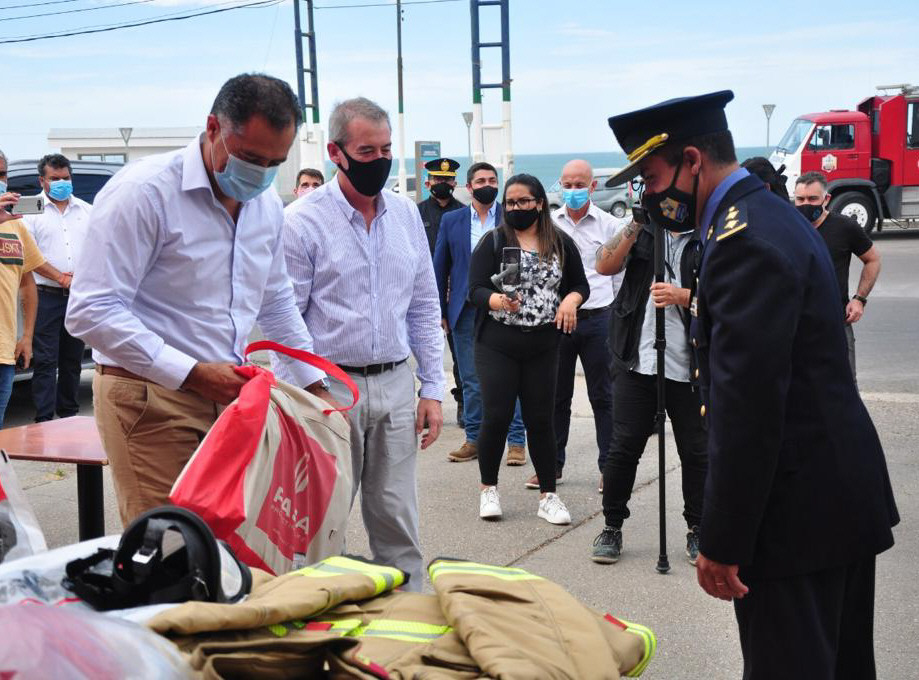 PAE donó equipamiento a cuarteles de Bomberos de la zona norte de Santa Cruz