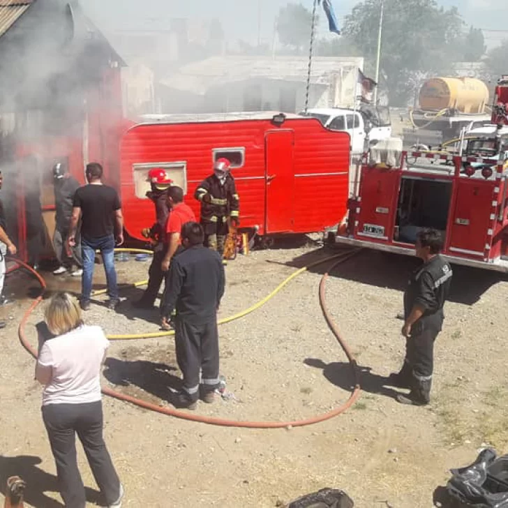 El fuego le arrebató todo a Bomberos de Las Heras: “Resurgiremos de entre las cenizas como el ave fénix”