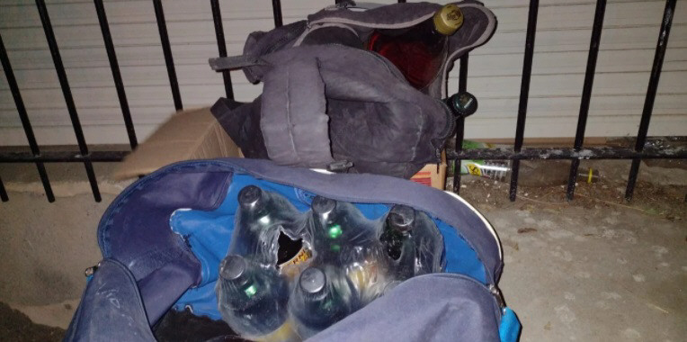 Quisieron robar cerveza, dos Manaos y un pack de “Fernandito” pero la Policía los atrapó Quisieron robar cerveza, dos Manaos y un pack de “Fernandito” pero la Policía los atrapó