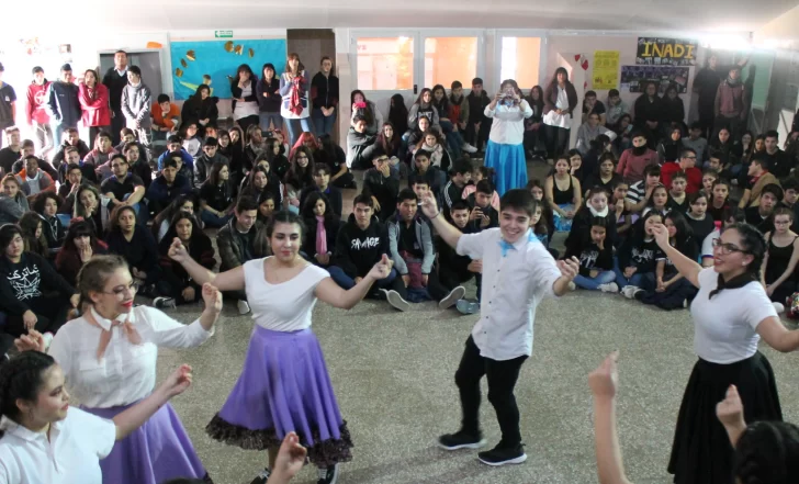 Alumnos de quinto año y un cierre de ciclo en casa