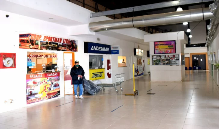 Vuelos y micros de larga distancia deberán esperar un poco más