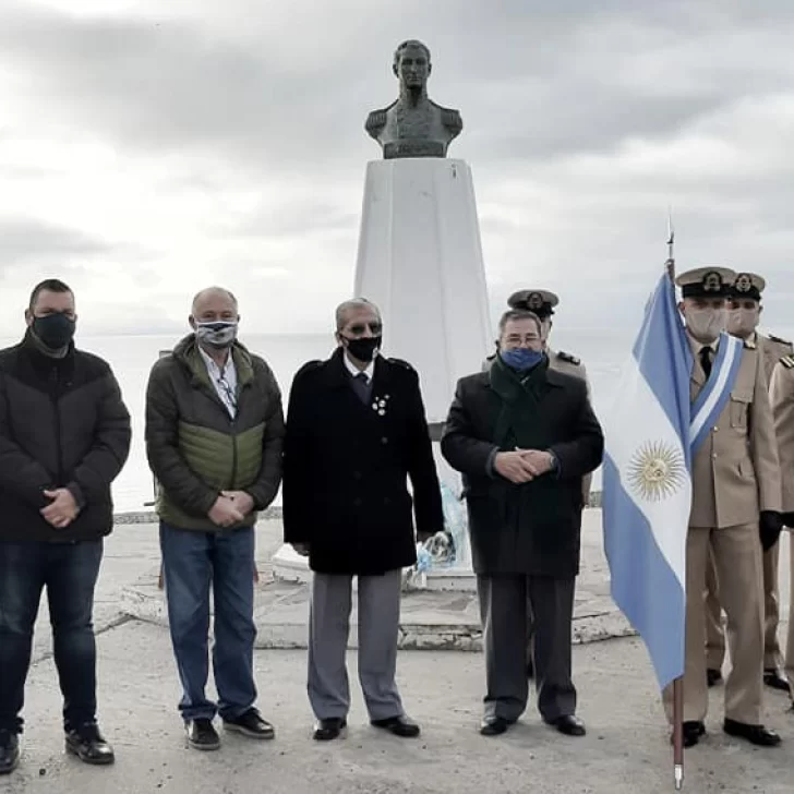 Día de la Armada Argentina: realizaron acto en la costanera de Caleta Olivia
