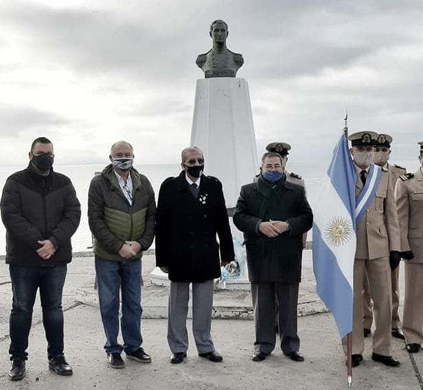 Día de la Armada Argentina: realizaron acto en la costanera de Caleta Olivia