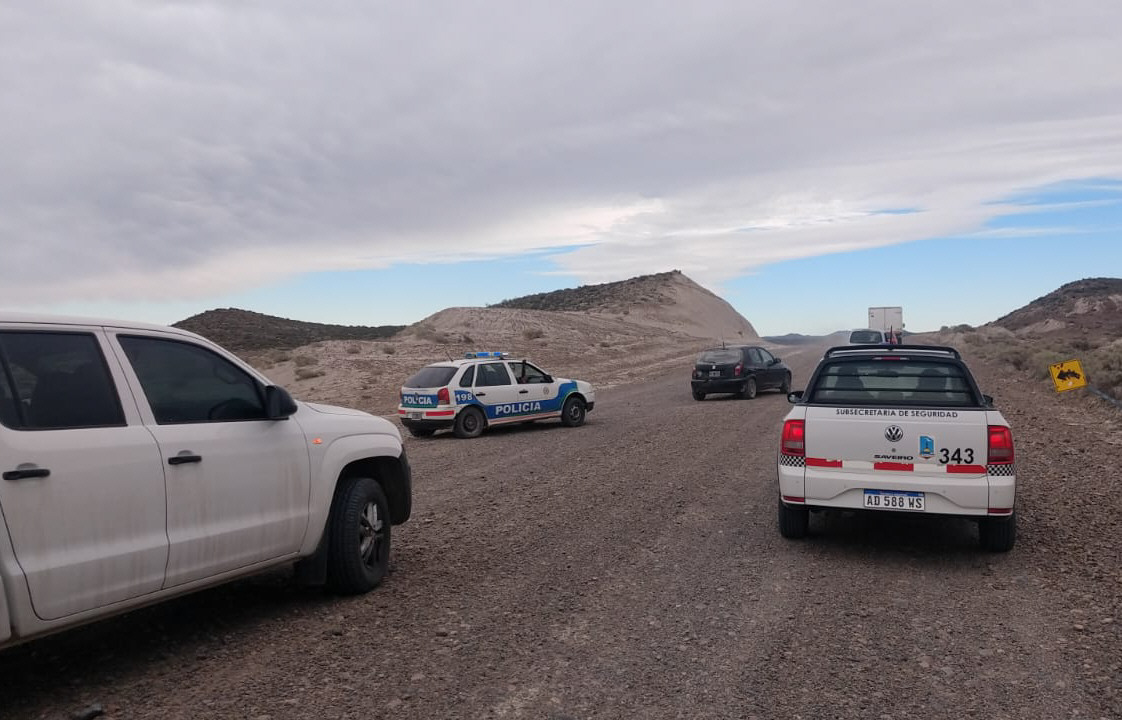 Detuvieron a 16 jóvenes en una fiesta clandestina en la playa que duró todo el fin de semana