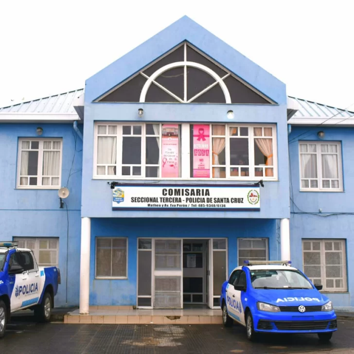 Cuatro jóvenes detenidos por robar 6.610 pesos, cervezas y maquillajes Cuatro jóvenes detenidos por robar 6.610 pesos, cervezas y maquillajes