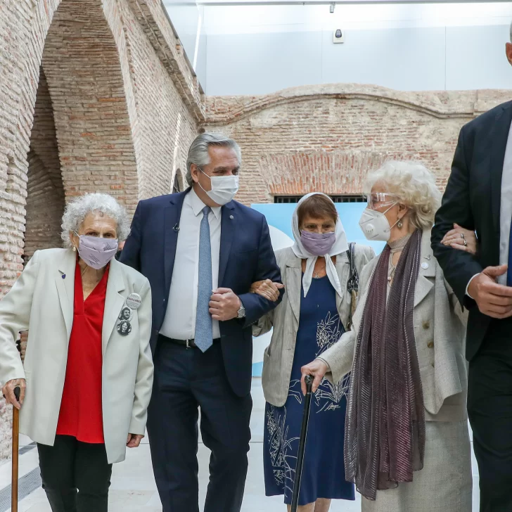 Homenaje del Presidente a familiares de desaparecidos en la dictadura cívico militar