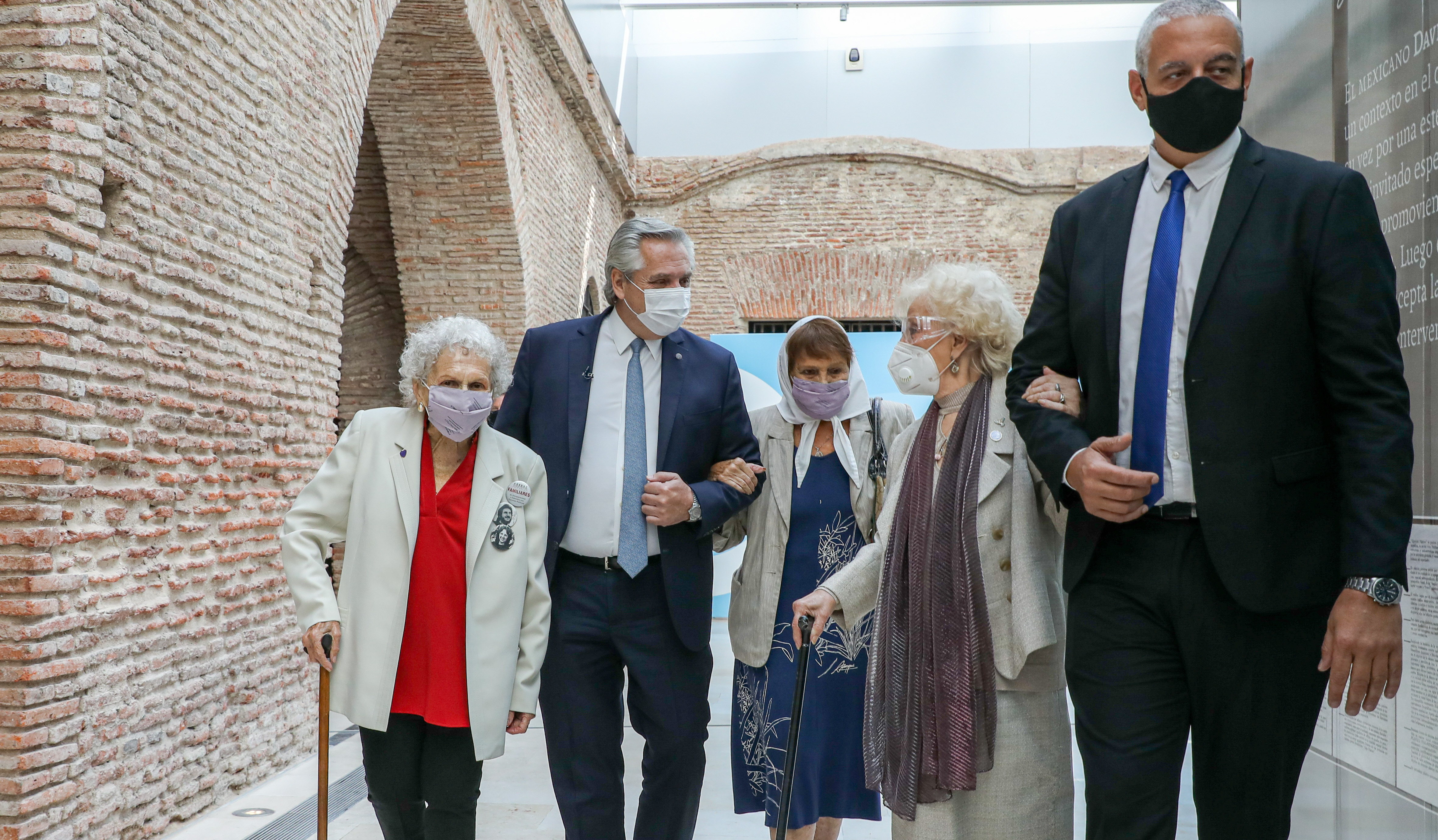 Homenaje del Presidente a familiares de desaparecidos en la dictadura cívico militar