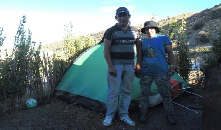 El drama de una familia con 4 niños que tuvo que vivir en una carpa
