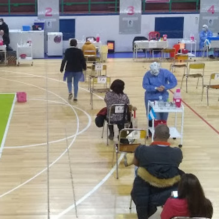 Inmunización en Caleta Olivia: “Queremos vacunar a la mayor cantidad de gente por día” Inmunización en Caleta Olivia: “Queremos vacunar a la mayor cantidad de gente por día”