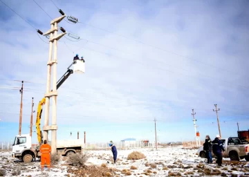 Cumplido: cambiaron aisladores en primer tramo de línea 66 kv Cumplido: cambiaron aisladores en primer tramo de línea 66 kv