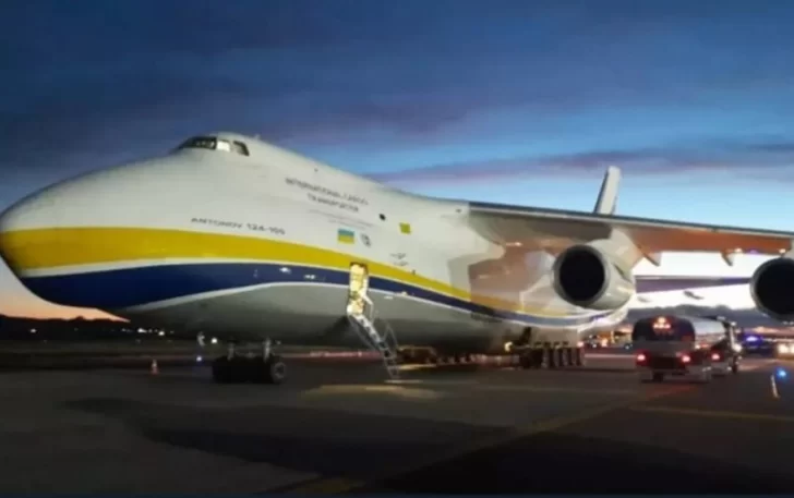 Llegó a Comodoro el Antonov An-124, uno de los aviones más grandes del mundo