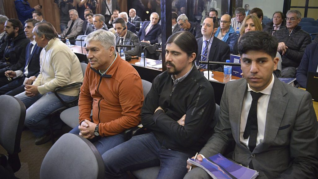  Lázaro Báez y su hijo Martín, durante el juicio.