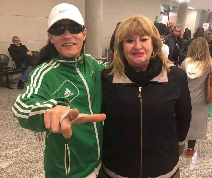 La fans menos pensada: Ana Llanos se sacó una foto con el cantante de Mala Fama