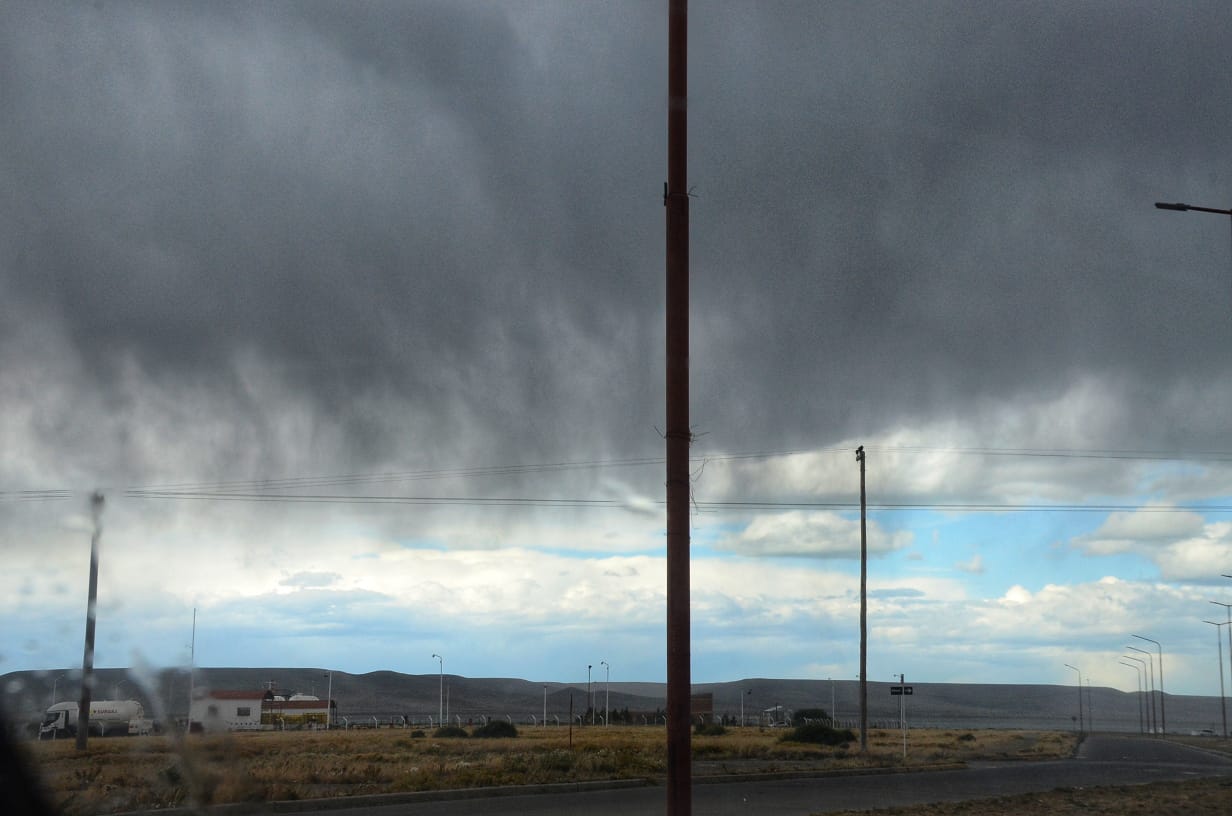 Rige el alerta por lluvias para toda la costa de Santa Cruz y el área de Comodoro Rivadavia