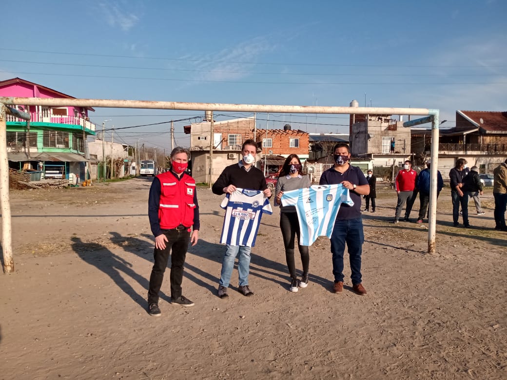 Diego Maradona lideró una campaña que juntó más de mil kilos de alimentos para comedores y clubes de barrio Diego Maradona lideró una campaña que juntó más de mil kilos de alimentos para comedores y clubes de barrio