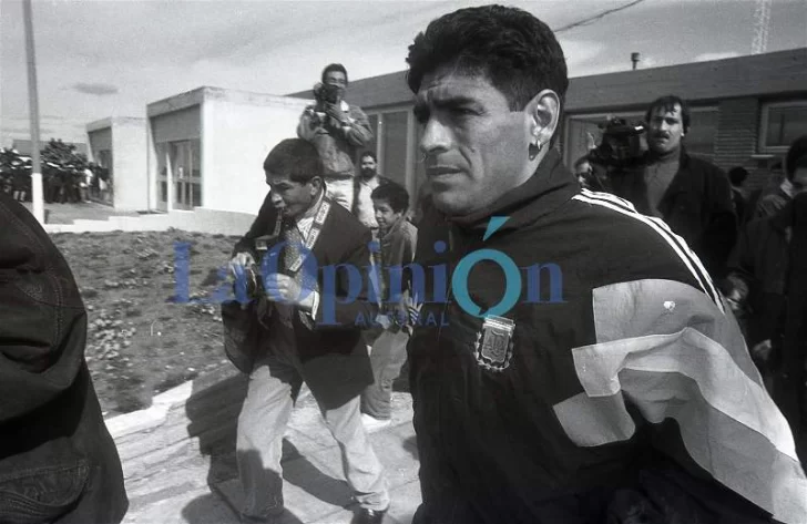 La histórica visita de Diego Maradona con la Selección Argentina a Río Gallegos antes de clasificar al Mundial de Estados Unidos