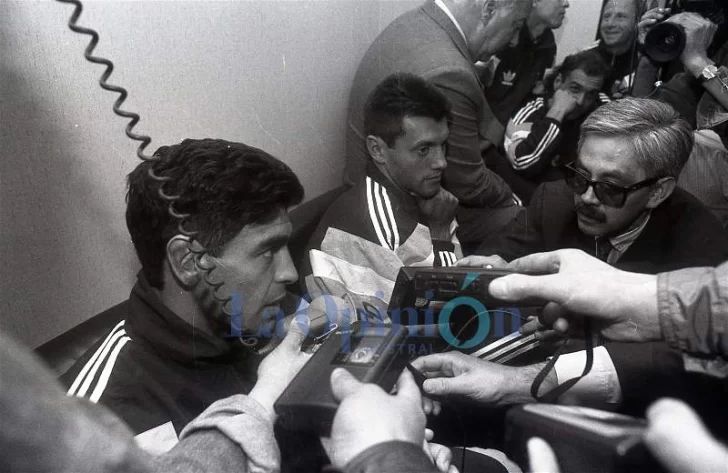 Video inédito. La entrevista que Diego Maradona dio en exclusiva a periodistas de Río Gallegos antes del repechaje contra Australia