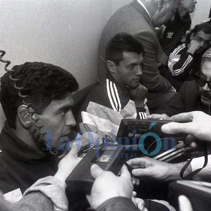 Video inédito. La entrevista que Diego Maradona dio en exclusiva a periodistas de Río Gallegos antes del repechaje contra Australia