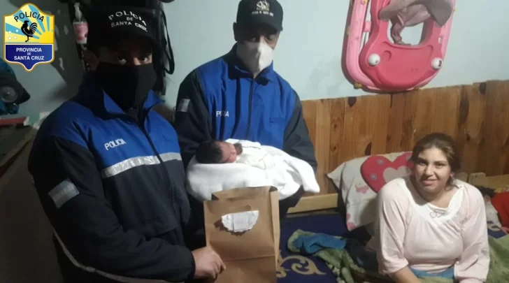 Policías parteros: junto con una vecina ayudaron a dar a luz a una mujer en Río Gallegos