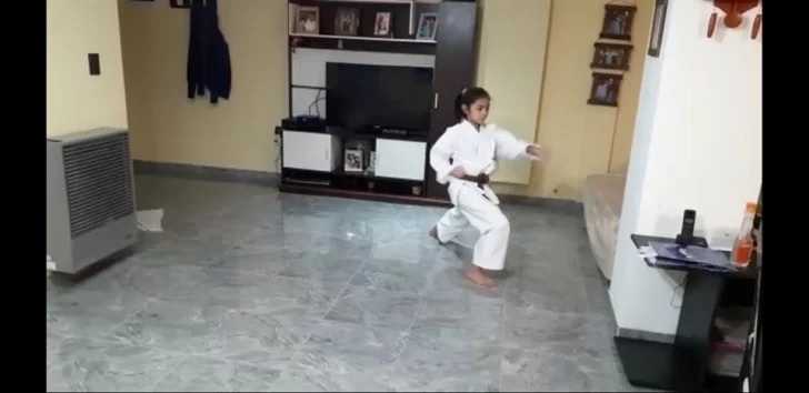 “Karate en el living” para todas las edades y en espacios limitados