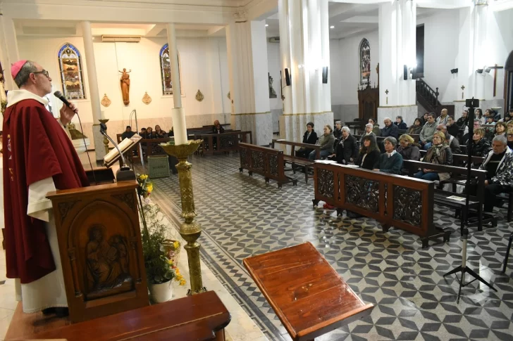 OBISPO-IGNACIO-MEDINA-DESPEDIDA-LOMAS-DE-ZAMORA-1-728x485 OBISPO-IGNACIO-MEDINA-DESPEDIDA-LOMAS-DE-ZAMORA-1-728x485