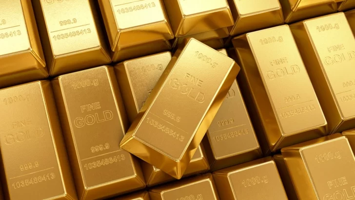 Precio del oro: sigue bajando y se aleja de su máximo histórico