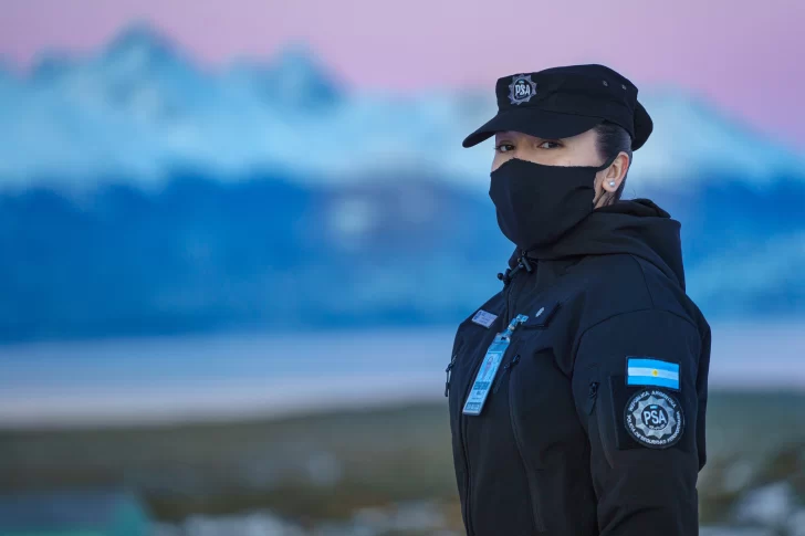 Perspectiva de género: la Policía de Seguridad Aeroportuaria presentó un reglamento para que los uniformes sean “no binarios”