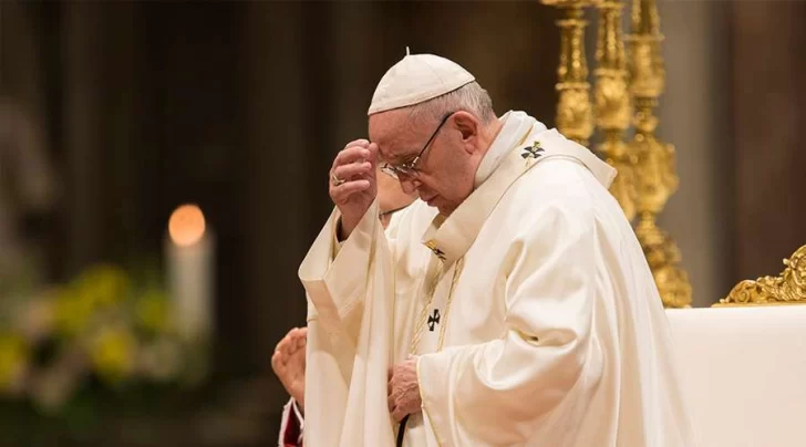 El Papa Francisco reza el rosario en vivo