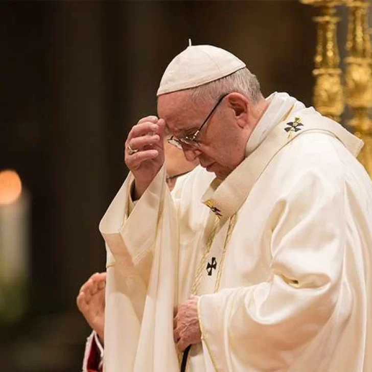 El Papa Francisco reza el rosario en vivo