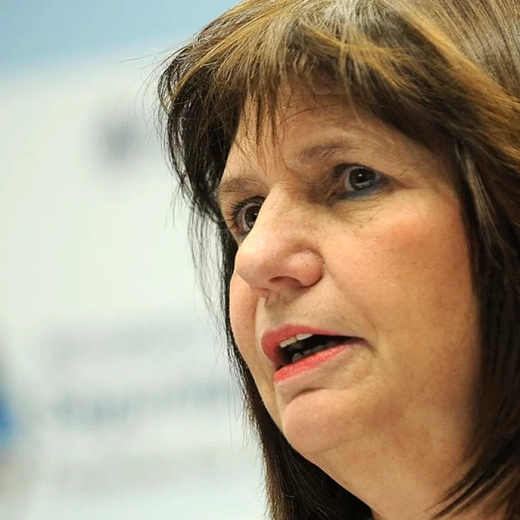 Bullrich anunció que Prefectura podrá utilizar “todo tipo de armas de fuego” para prevenir delitos Bullrich anunció que Prefectura podrá utilizar “todo tipo de armas de fuego” para prevenir delitos