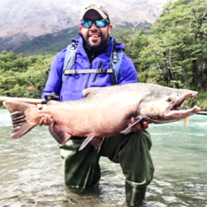 Habilitaron la pesca deportiva del salmón chinook en Piedra Buena Habilitaron la pesca deportiva del salmón chinook en Piedra Buena