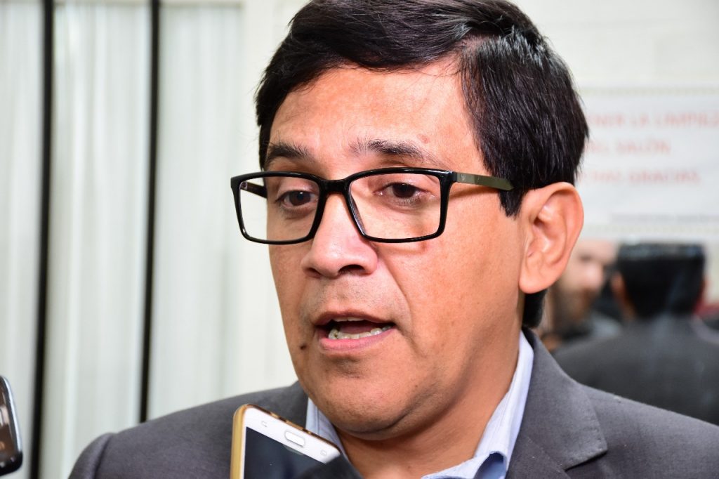 “El Municipio podrá comprar dos minibuses, dos ambulancias y dos coches fúnebres” “El Municipio podrá comprar dos minibuses, dos ambulancias y dos coches fúnebres”