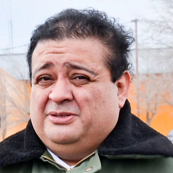 Un juez penal recibido en la Universidad de La Plata se sumó a la marcha por la educación pública en Las Heras Un juez penal recibido en la Universidad de La Plata se sumó a la marcha por la educación pública en Las Heras