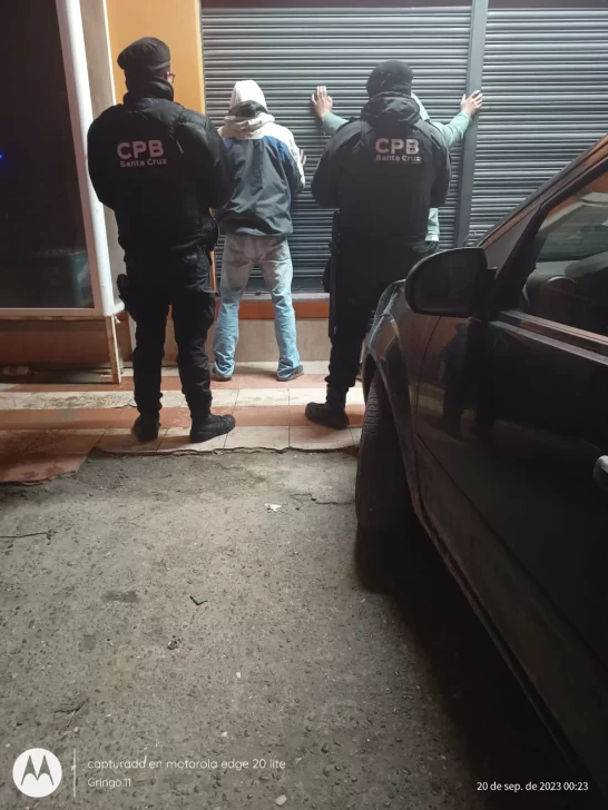 Dos detenidos por el robo de neumáticos y herramientas en Caleta Olivia