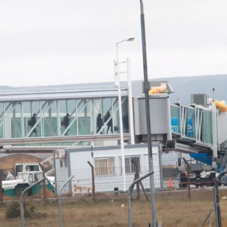 Aeropuerto cerrado: especialista de la ANAC viaja a Río Gallegos para arreglar las autobombas